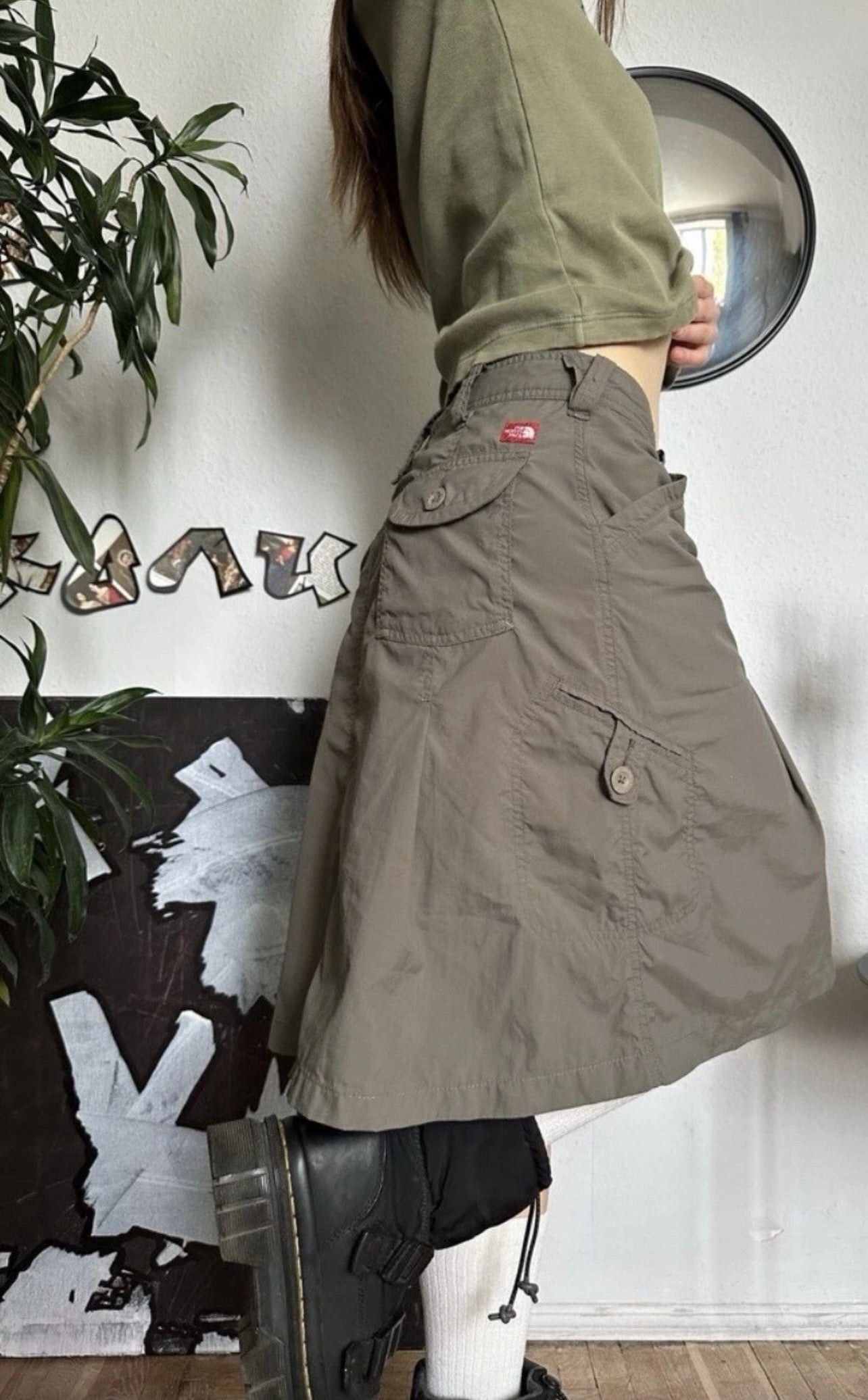 The North Face Womens Size 4 Skirt Tan Khaki Utility Pockets Zipper Front