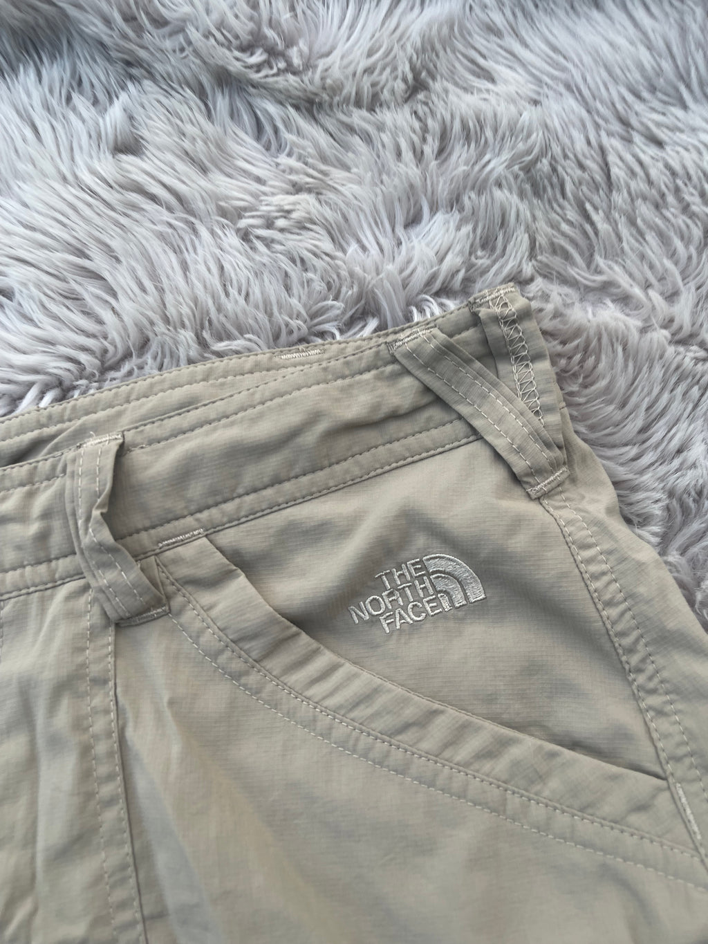 The North Face Womens Size 4 Skirt Tan Khaki Utility Pockets Zipper Front